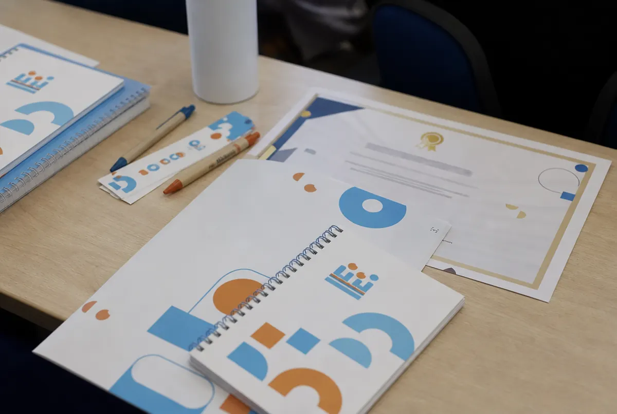 Skrypty, notesy, teczki i certyfikat dla kursanta centrum edukacyjnego