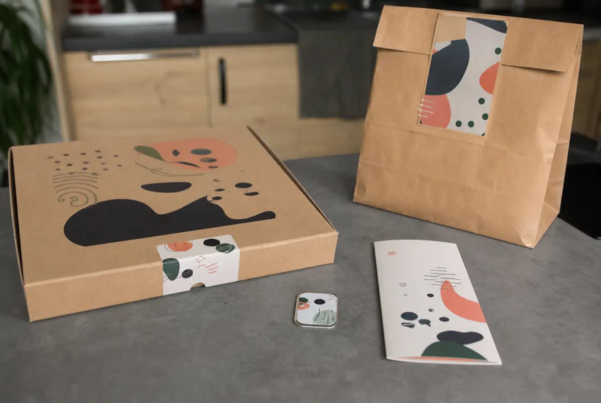 Ulotka z menu, magnes na lodówkę i naklejka na pudełko po pizzy